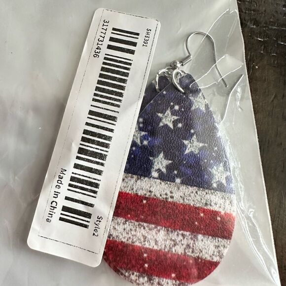 NWT Tear Drop Lightweight Red White Blue Earringa Stars American Patriotic - Picture 4 of 4